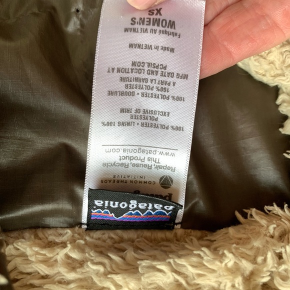 Patagonia fuzzy zip up sweater - Picture 4 of 4